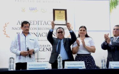 Entrega de Constancia de Acreditación del Programa Educativo en Médico General de la Facultad de Medicina de la Universidad Autónoma de Sinaloa
