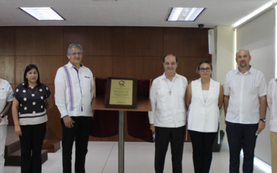 Entrega de Constancia al  Programa de Médico Cirujano de la Escuela de Medicina de la Universidad del Mayab Anahuac